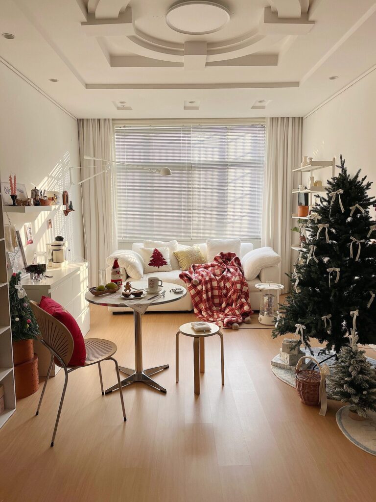 7 Ý Tưởng Decor Phòng Khách Giáng Sinh Ấm Cúng, Đẹp Mê Ly 4 7 Ý Tưởng Decor Phòng Khách Giáng Sinh Ấm Cúng, Đẹp Mê Ly 4