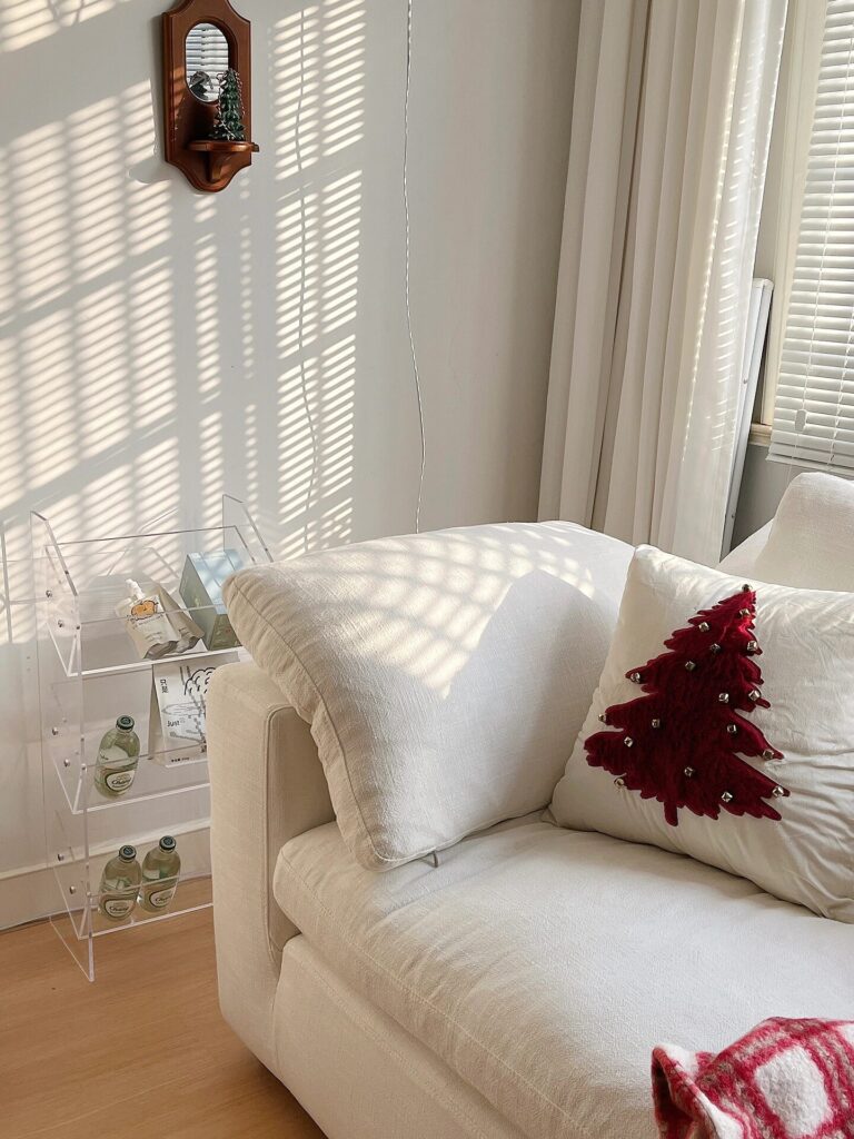 7 Ý Tưởng Decor Phòng Khách Giáng Sinh Ấm Cúng, Đẹp Mê Ly 8 7 Ý Tưởng Decor Phòng Khách Giáng Sinh Ấm Cúng, Đẹp Mê Ly 8